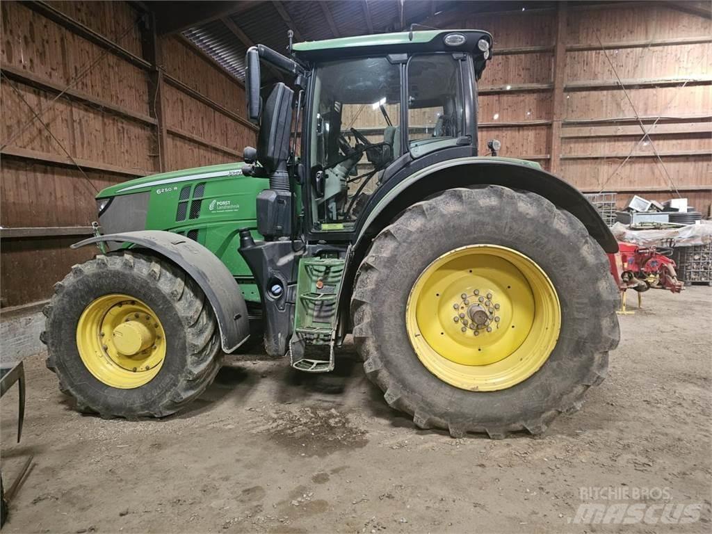 John Deere 6250 R トラクター