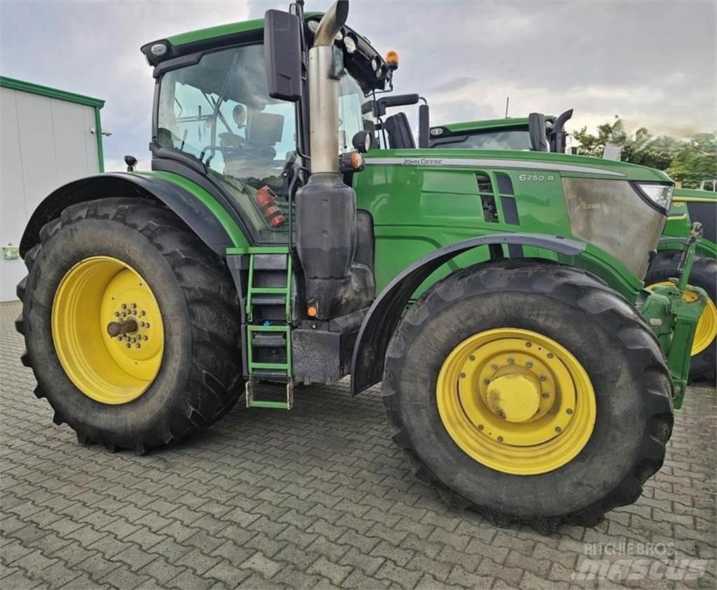 John Deere 6250 R トラクター
