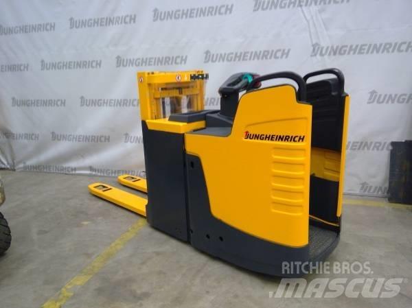 Jungheinrich ERD 220 自走式スタッカー