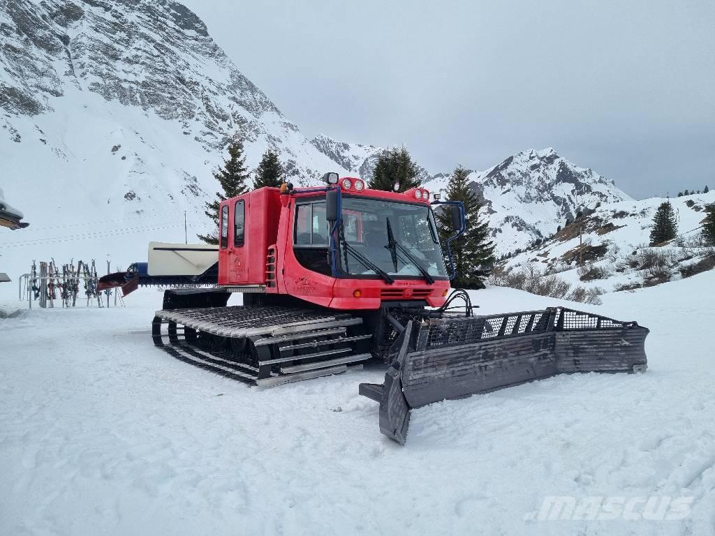  Pistenbully 300 DD スノーグルーマー