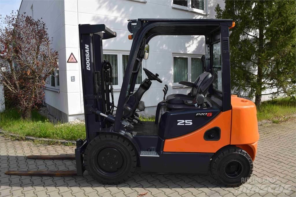 Doosan D 25 S-5 ディーゼル・軽油