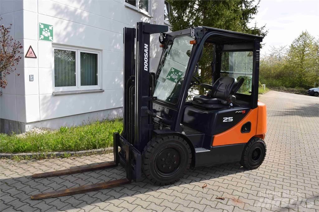 Doosan D 25 S-5 ディーゼル・軽油