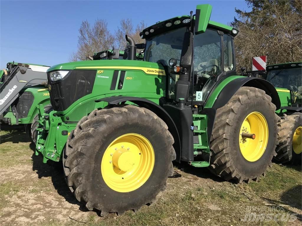 John Deere 6R 250 トラクター