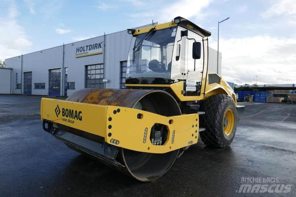 Bomag BW 213 D-5 ソイルコンパクター