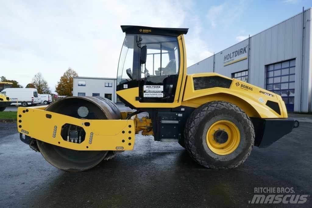 Bomag BW 213 D-5 ソイルコンパクター