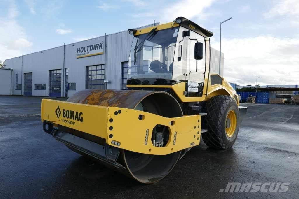 Bomag BW 213 D-5 ソイルコンパクター