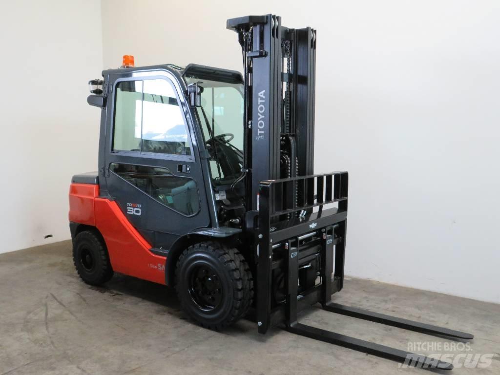 Toyota 52-8 FDF 30 ディーゼル・軽油