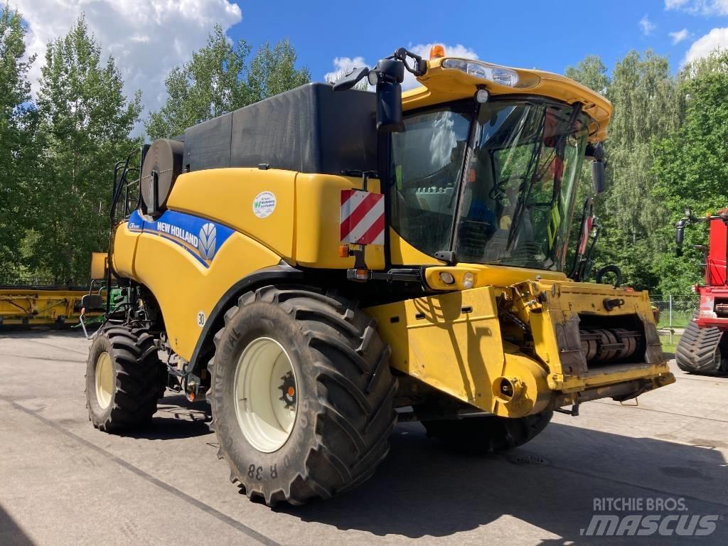 New Holland CR 9090 コンバイン