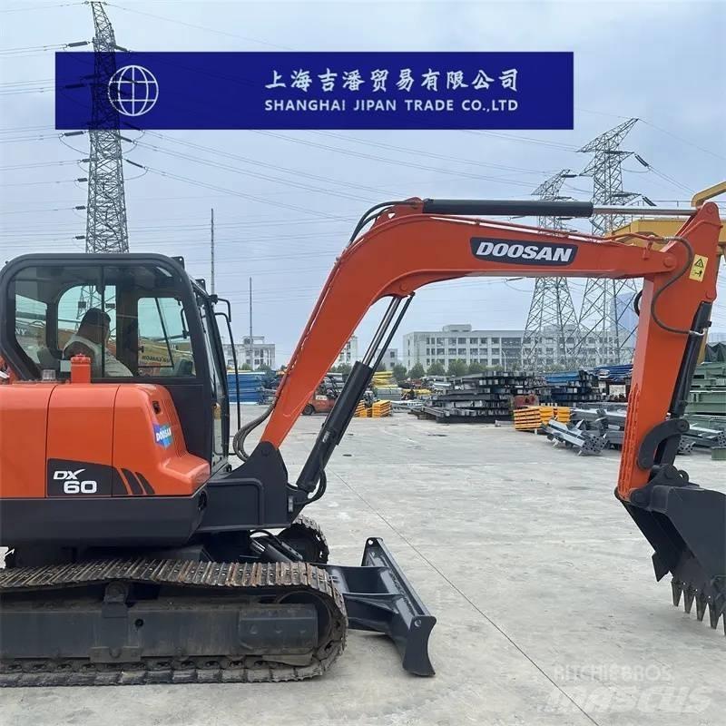 Doosan DX 60 ミニ油圧ショベル 7t以下（ミニユンボ・ミニディガー）