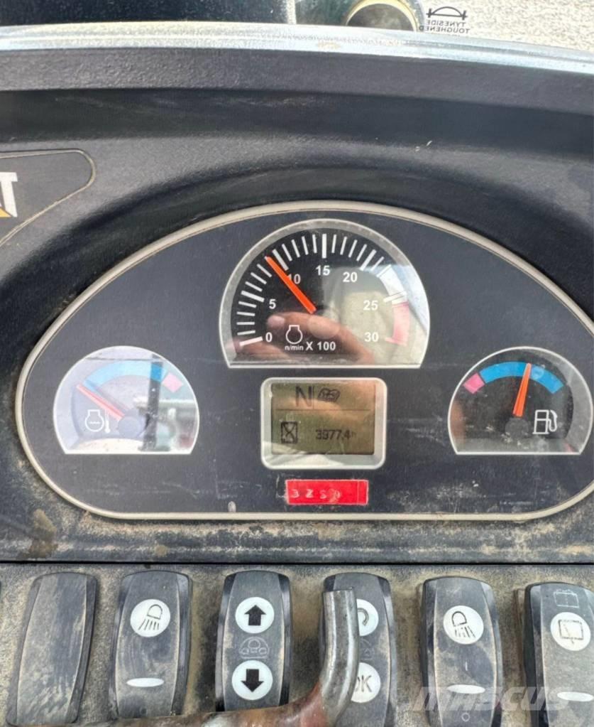 CAT 420 F バックホーローダー