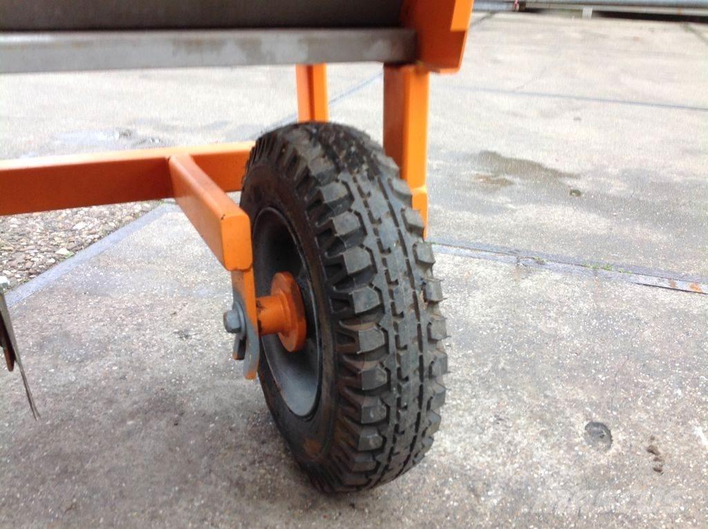 Jongerius Cumbie 砂と塩撒き専用車