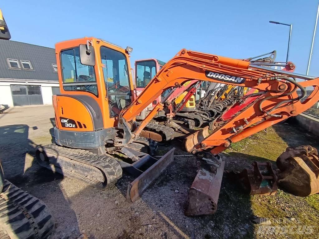Doosan DX 30 Z ミニ油圧ショベル 7t以下（ミニユンボ・ミニディガー）