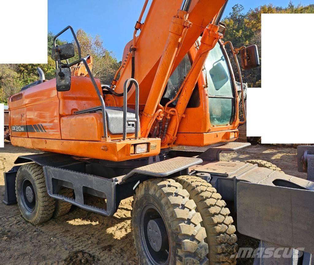 Doosan DX 210 W ホイール式油圧ショベル（パワーショベル・ユンボ・バックホー）
