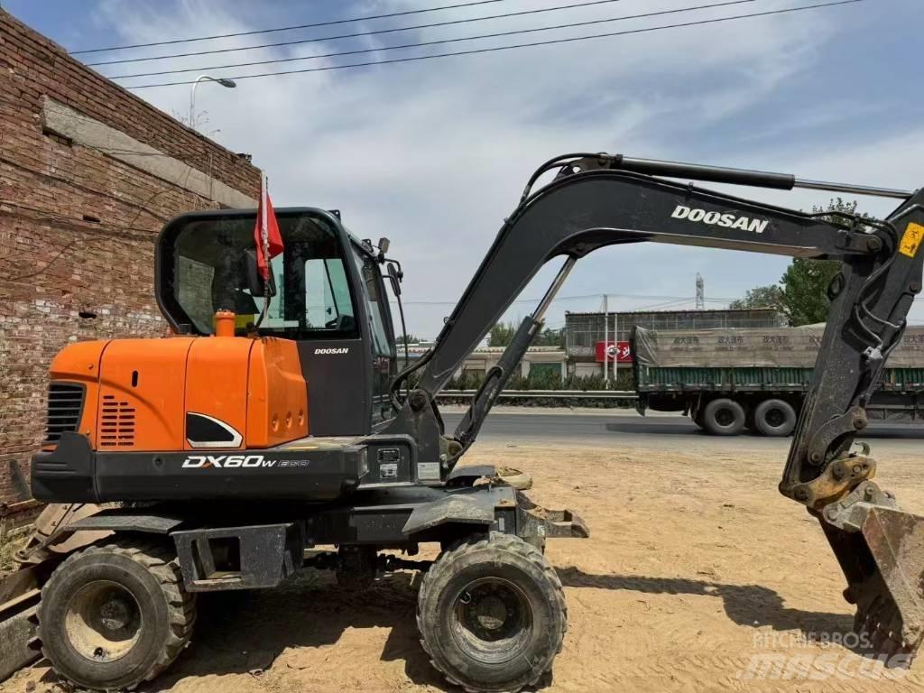Doosan DX 60 ミニ油圧ショベル 7t以下（ミニユンボ・ミニディガー）