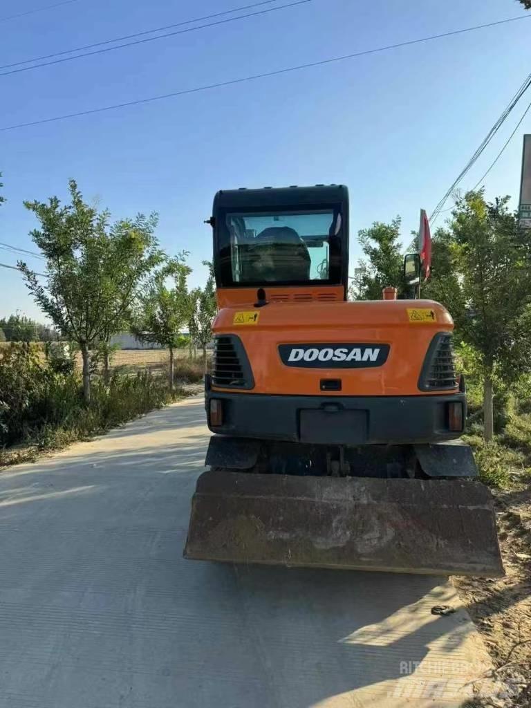 Doosan DX 60 ミニ油圧ショベル 7t以下（ミニユンボ・ミニディガー）