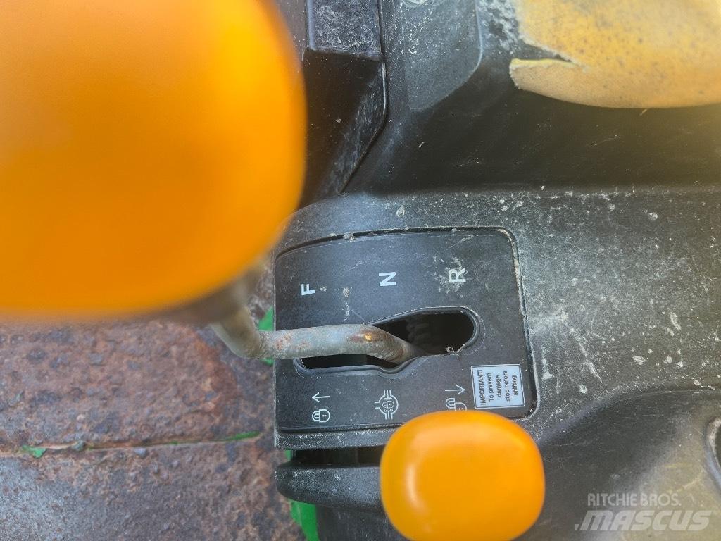 John Deere Gator TS ユーティリティー機械