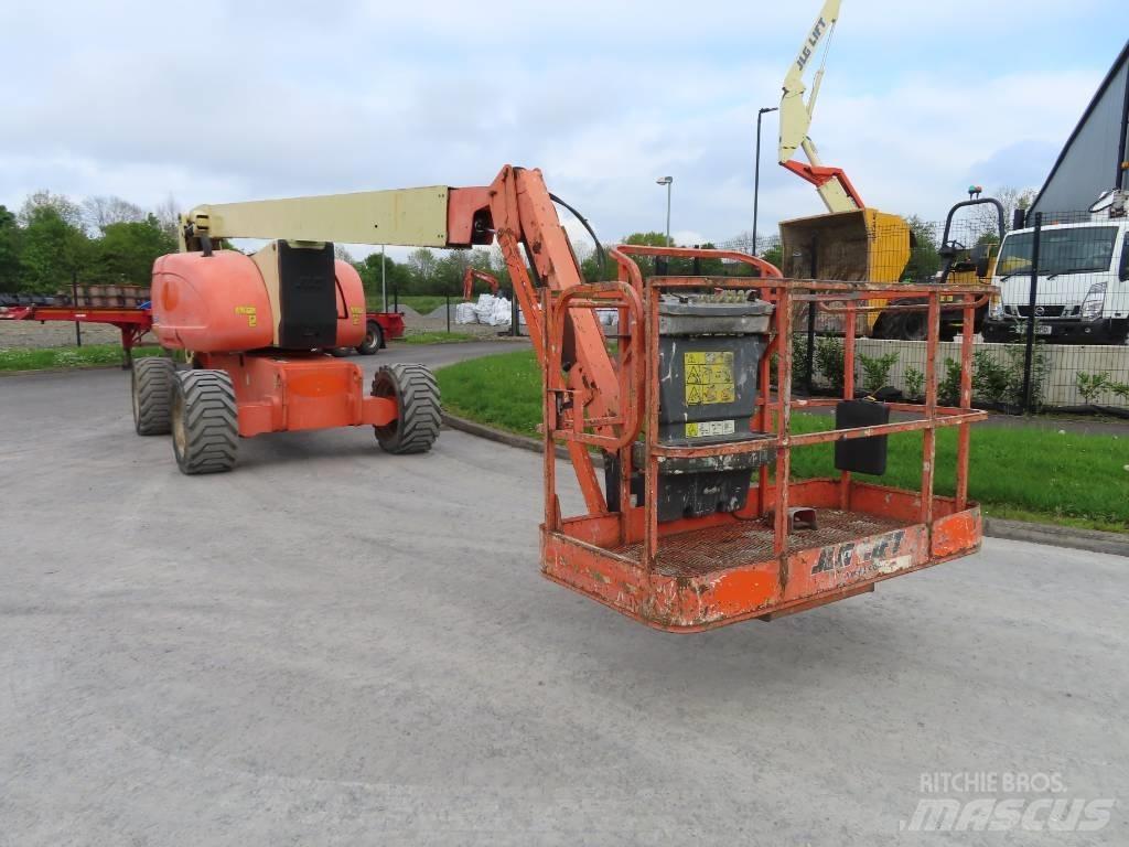 JLG 800 AJ ブームリフト　屈伸型