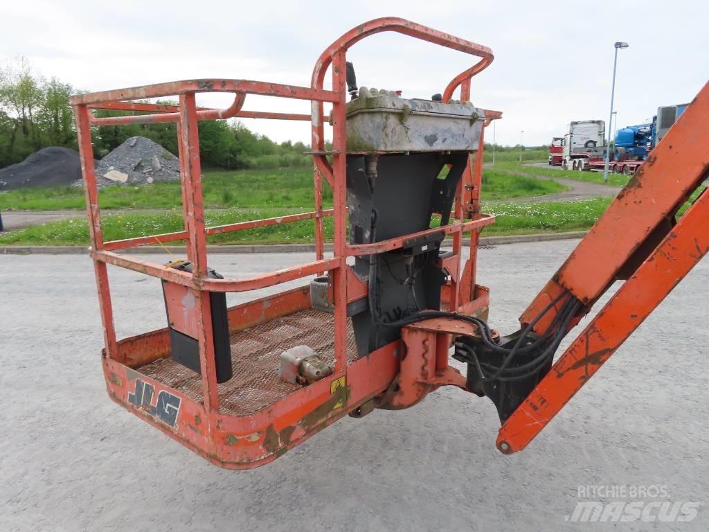 JLG 800 AJ ブームリフト　屈伸型