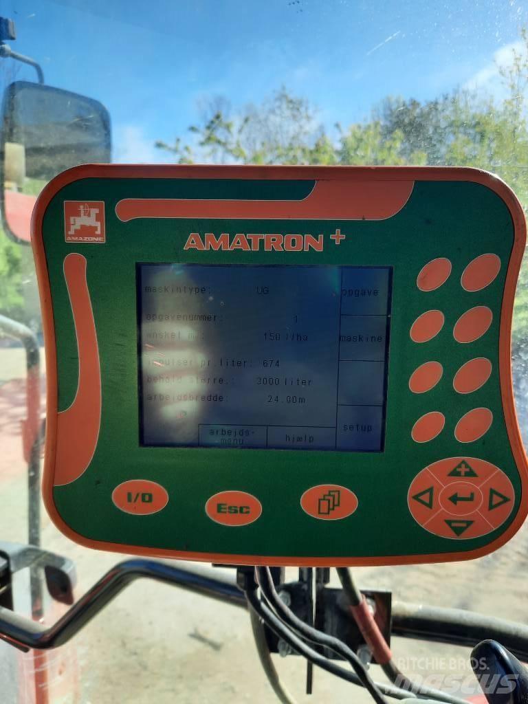 Amazone UG 3000 Nova 牽引型スプレイヤー