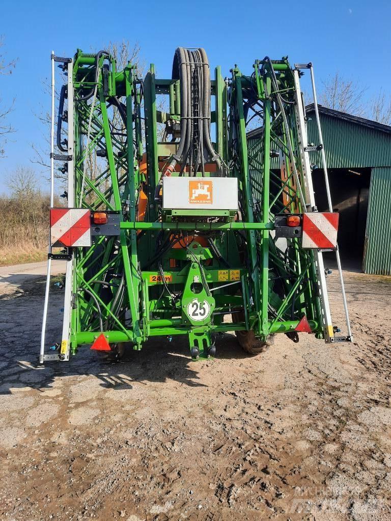 Amazone UG 3000 Nova 牽引型スプレイヤー