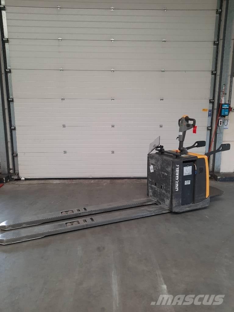 UniCarriers 200PMR ローリフトとプラットフォーム