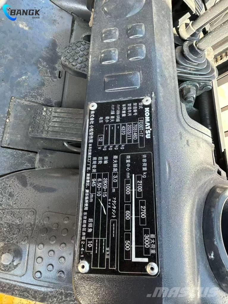 Komatsu FD 30 T-17 ディーゼル・軽油