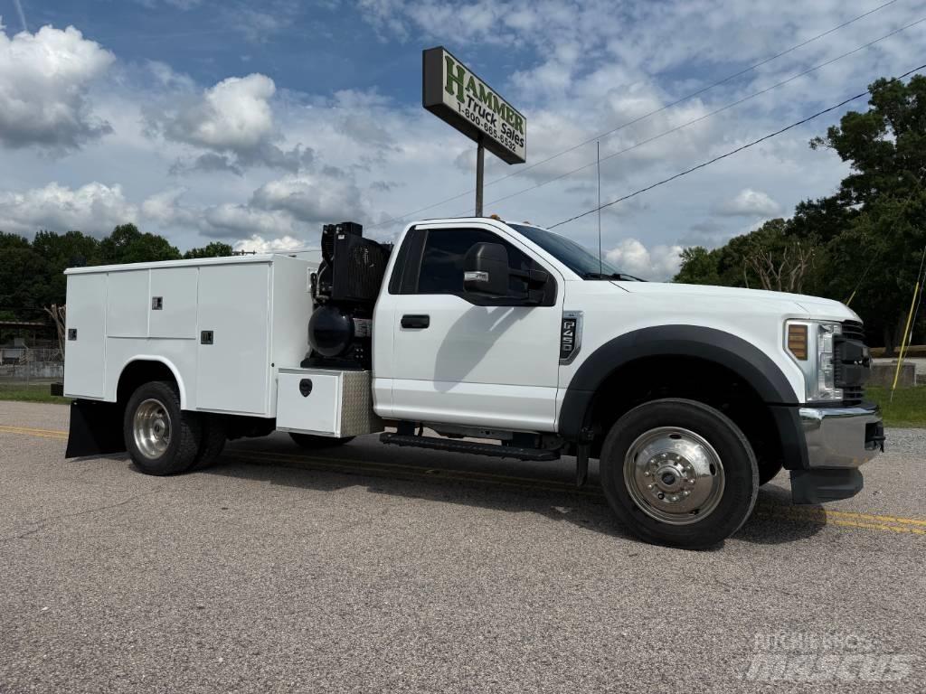 Ford F 450 多目的／汎用車両
