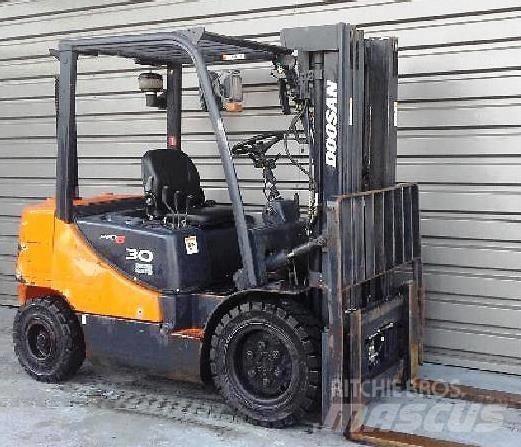 Doosan D30 S-5 ディーゼル・軽油