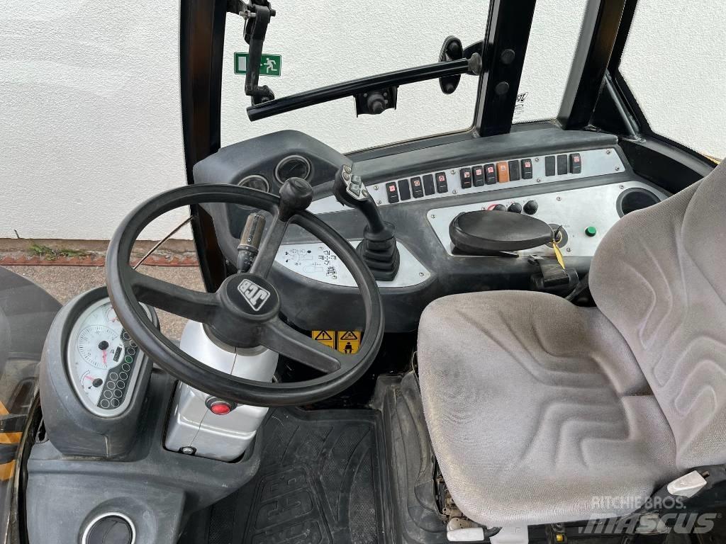 JCB TM 220 テレスコーピックハンドラー