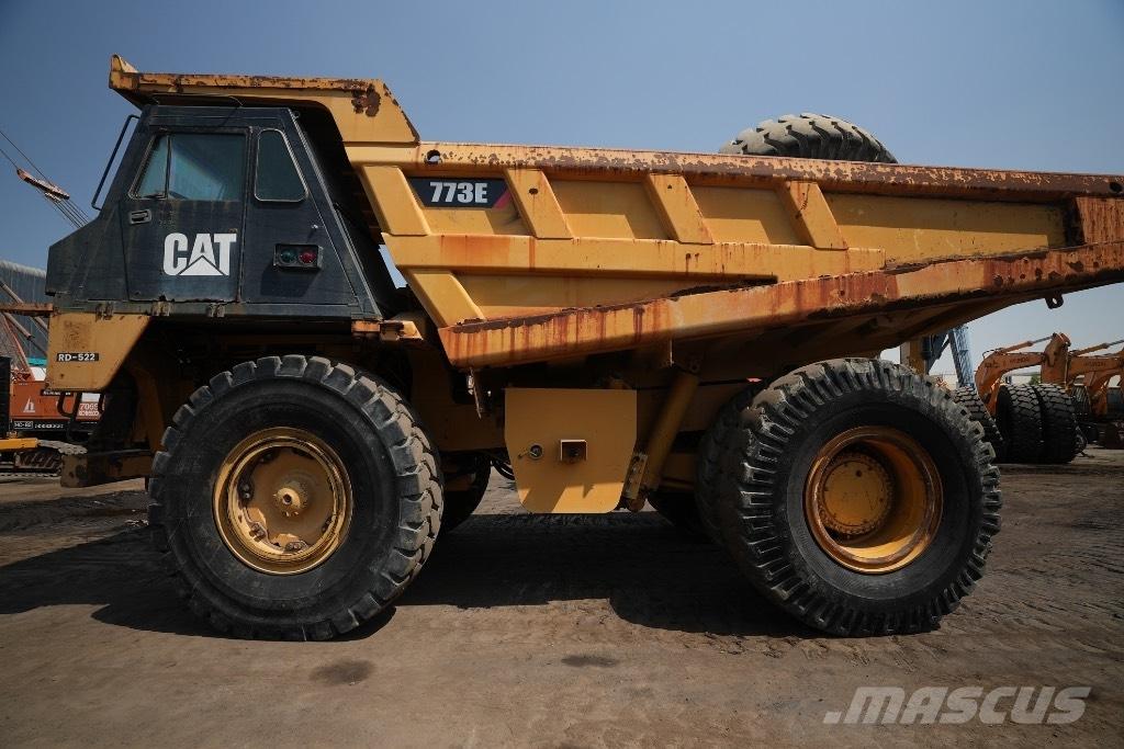 CAT 773 E リジットフレーム式ダンプトラック