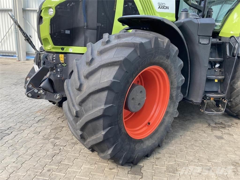 CLAAS Axion 920 トラクター