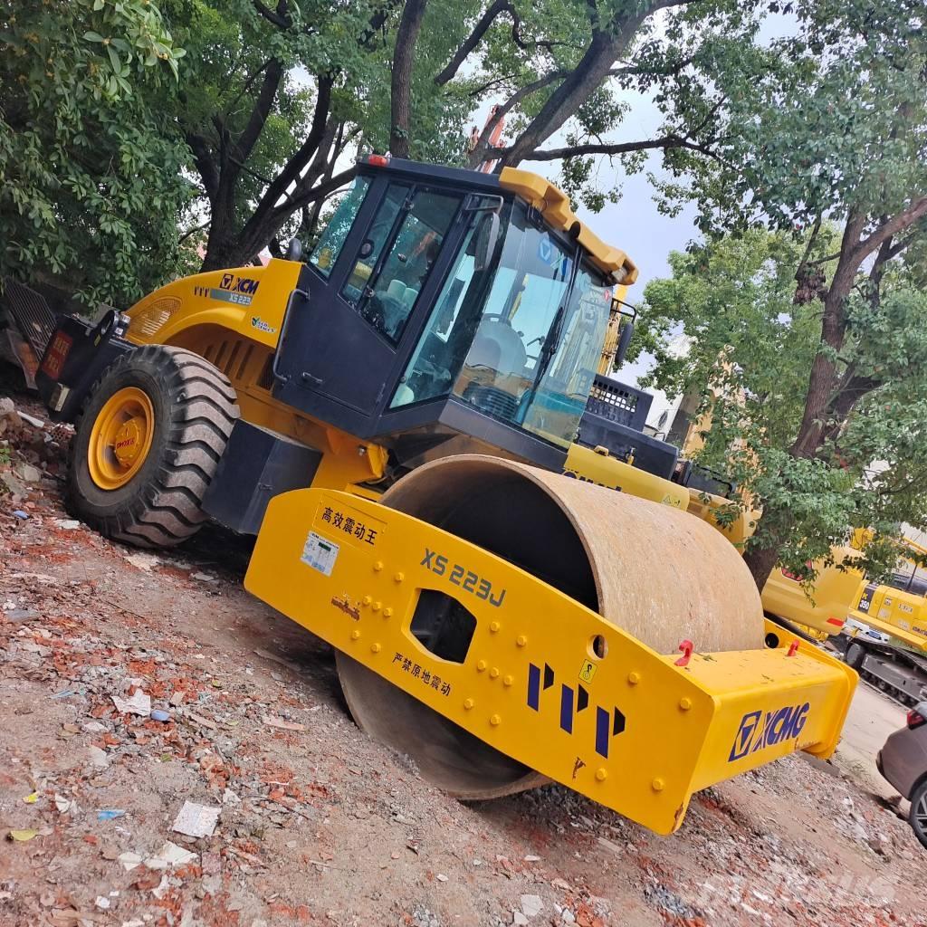 XCMG XS 223  J 振動ローラ