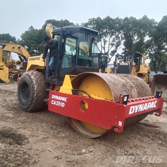 Dynapac CA 25 D 振動ローラ