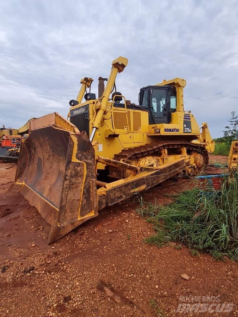 Komatsu D 375 A ブルドーザー
