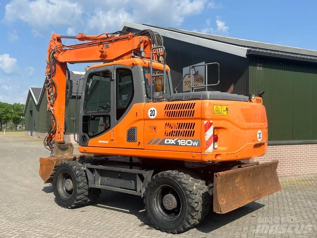 Doosan DX 160 W-3 ホイール式油圧ショベル（パワーショベル・ユンボ・バックホー）