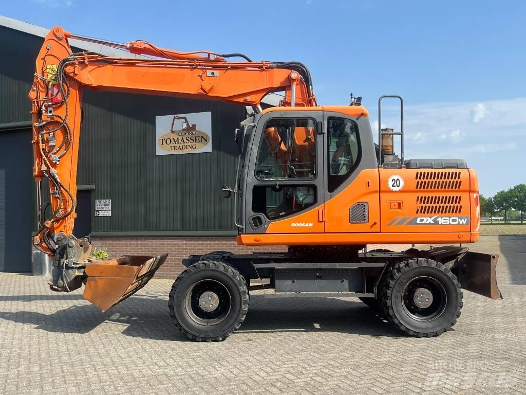 Doosan DX 160 W-3 ホイール式油圧ショベル（パワーショベル・ユンボ・バックホー）