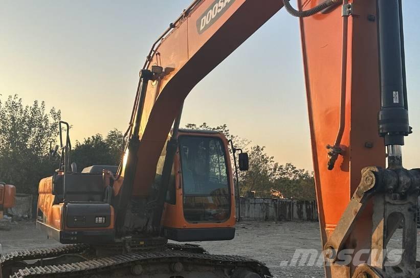 Doosan DX220 大型油圧ショベル12t以上（パワーショベル・ユンボ）