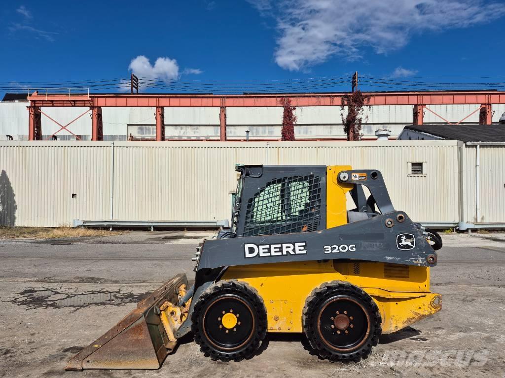 John Deere 320 スキッドステアローダー