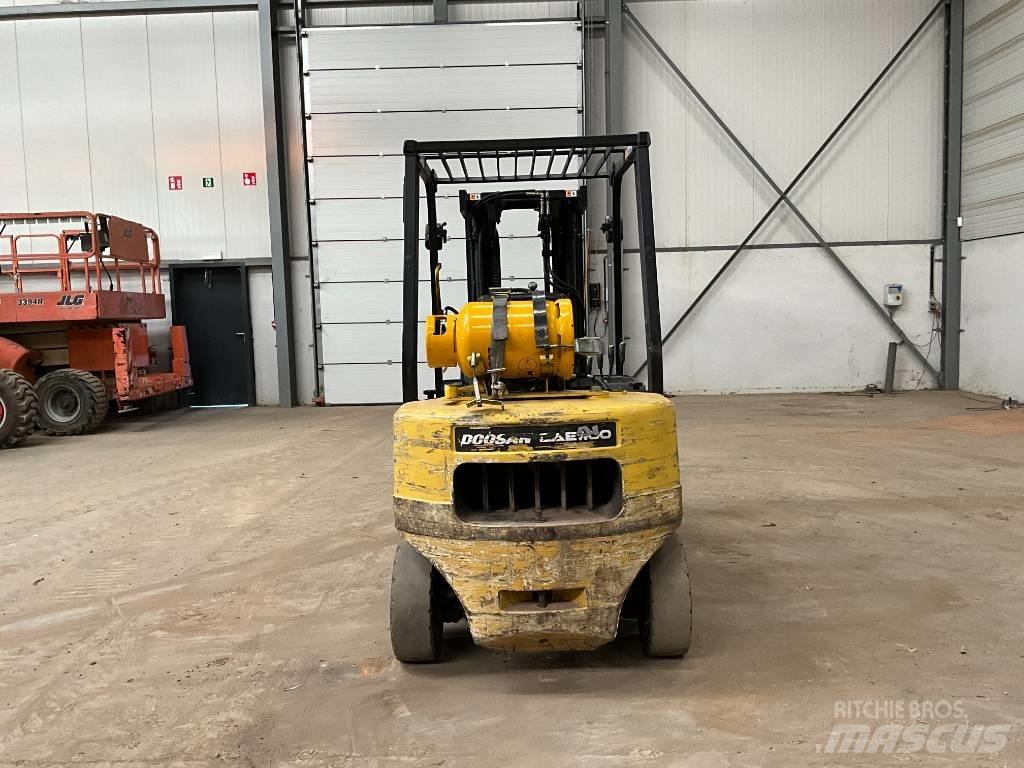 Doosan G 25 P-3 LPGフォークリフト