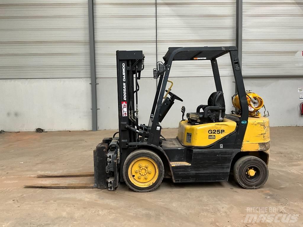 Doosan G 25 P-3 LPGフォークリフト