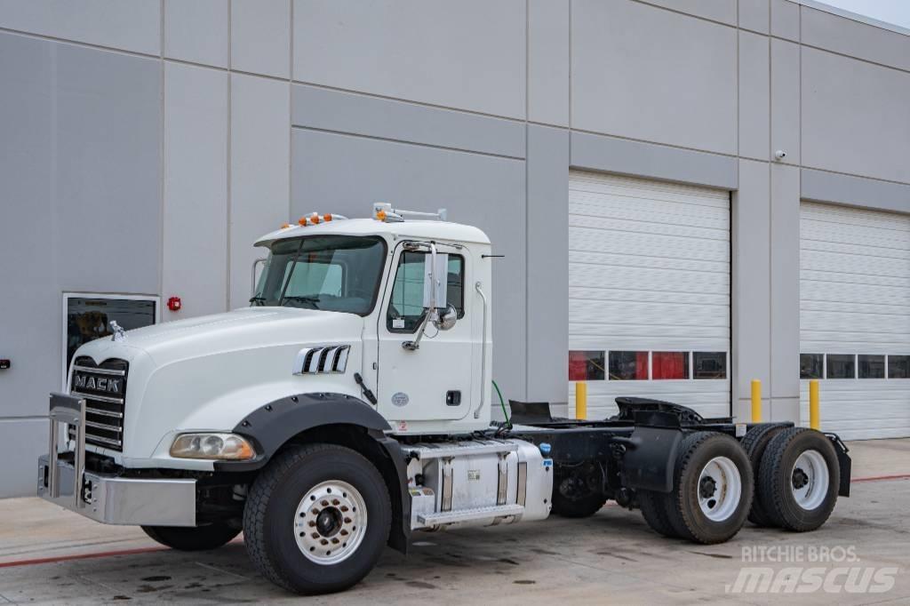 Mack Granite GU 813 ダンプ
