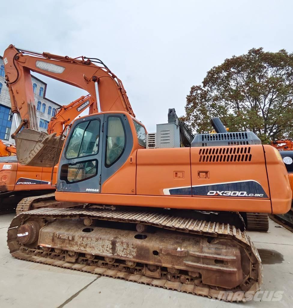 Doosan DX 300 LC 大型油圧ショベル12t以上（パワーショベル・ユンボ）