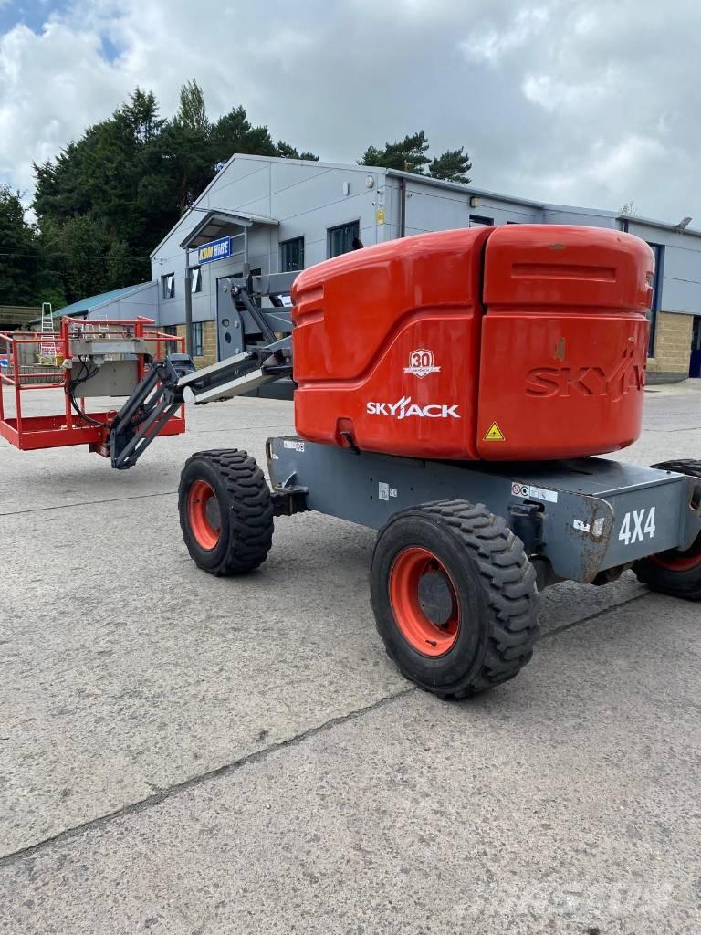 SkyJack SJ 46 AJ ブームリフト　屈伸型