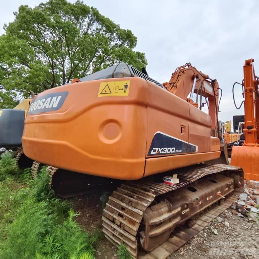 Doosan DX 300 大型油圧ショベル12t以上（パワーショベル・ユンボ）