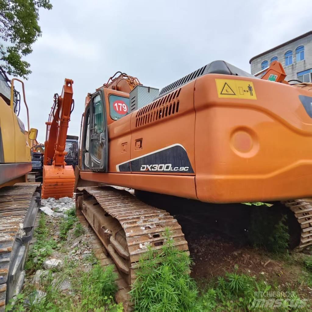 Doosan DX 300 大型油圧ショベル12t以上（パワーショベル・ユンボ）