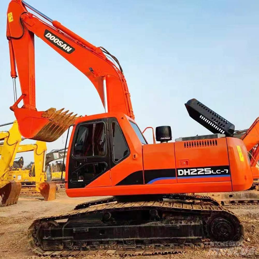 Doosan 225 大型油圧ショベル12t以上（パワーショベル・ユンボ）