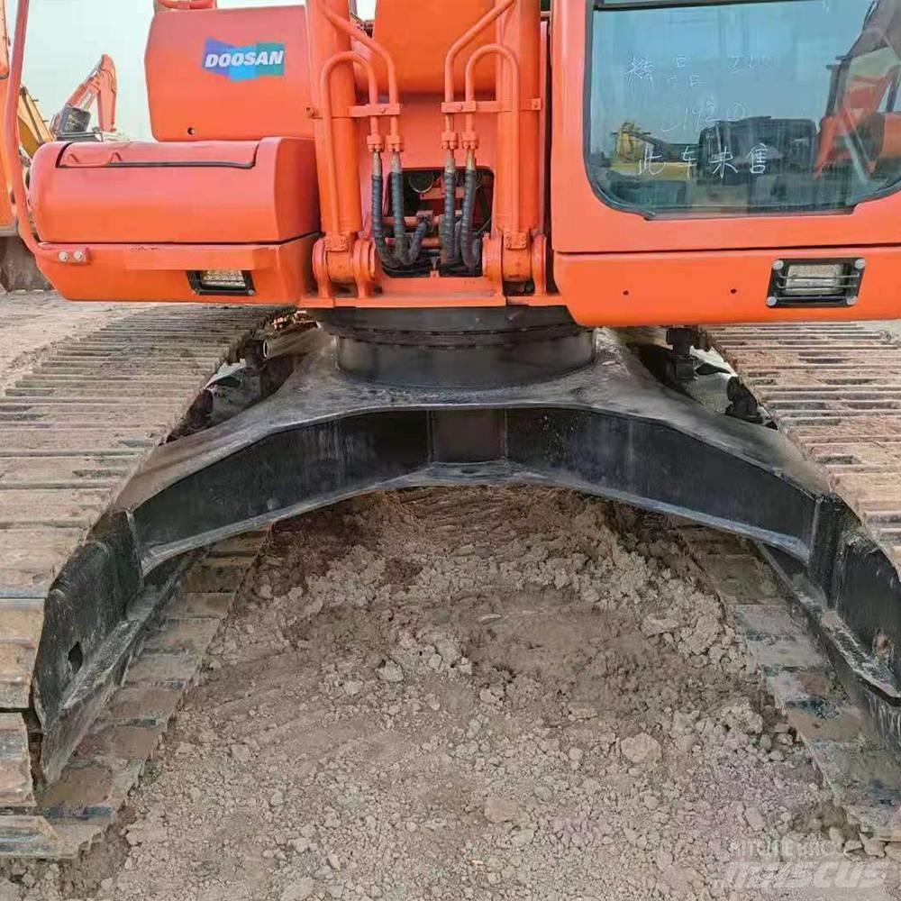 Doosan 225 大型油圧ショベル12t以上（パワーショベル・ユンボ）