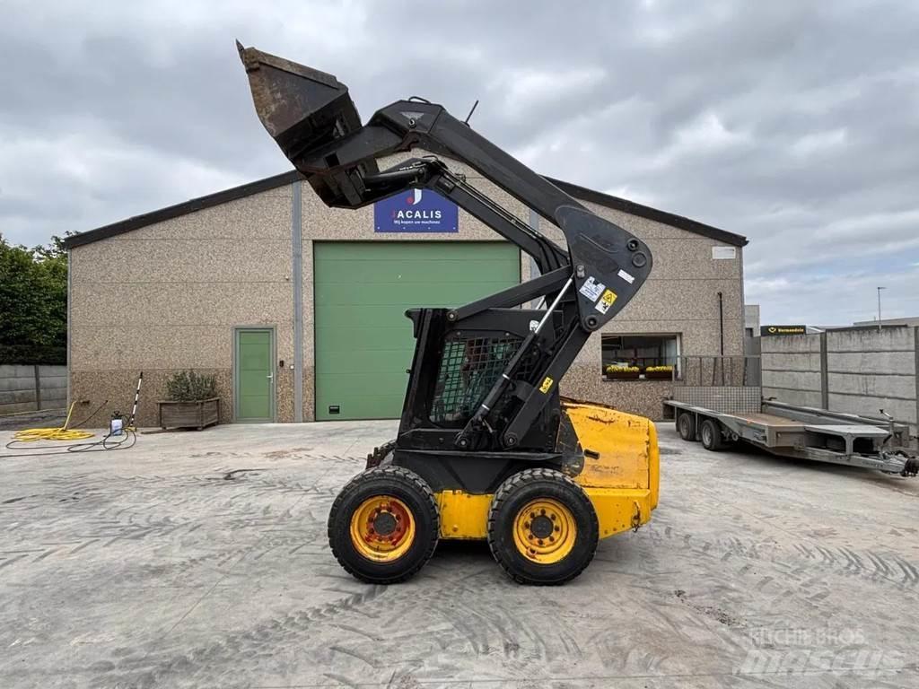 New Holland LS160 スキッドステアローダー