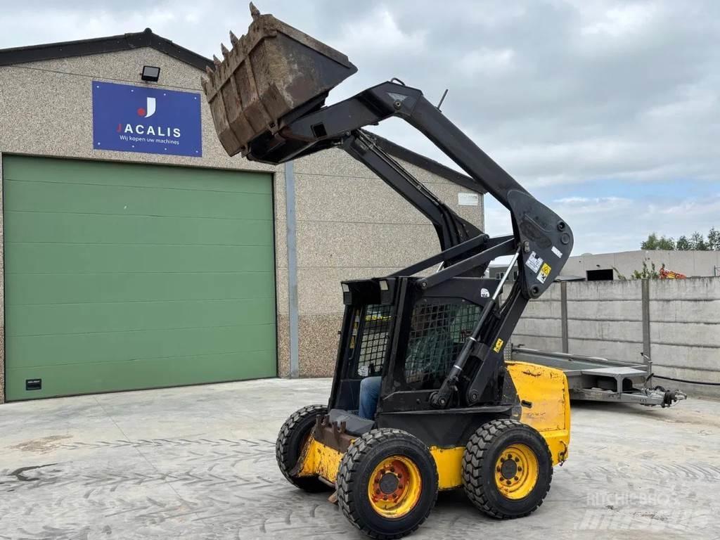 New Holland LS160 スキッドステアローダー
