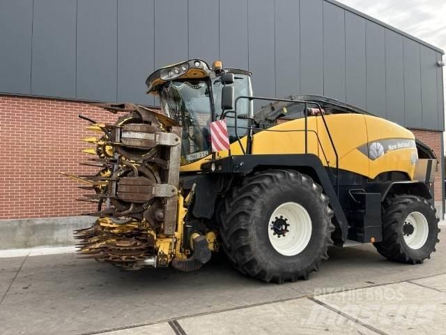 New Holland FR9050 自走式フォレージハーベスター